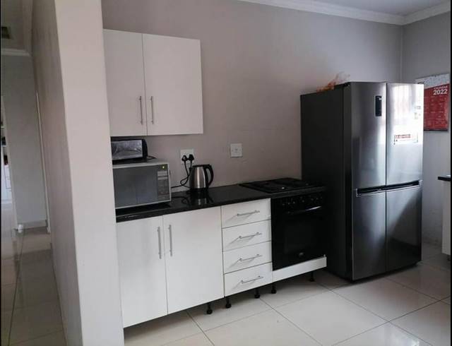 3 BEDROOM HOUSE FOR SALE IN CLAYVILLE